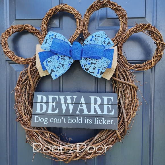 Beware Welcome Paw Wreath 🐾